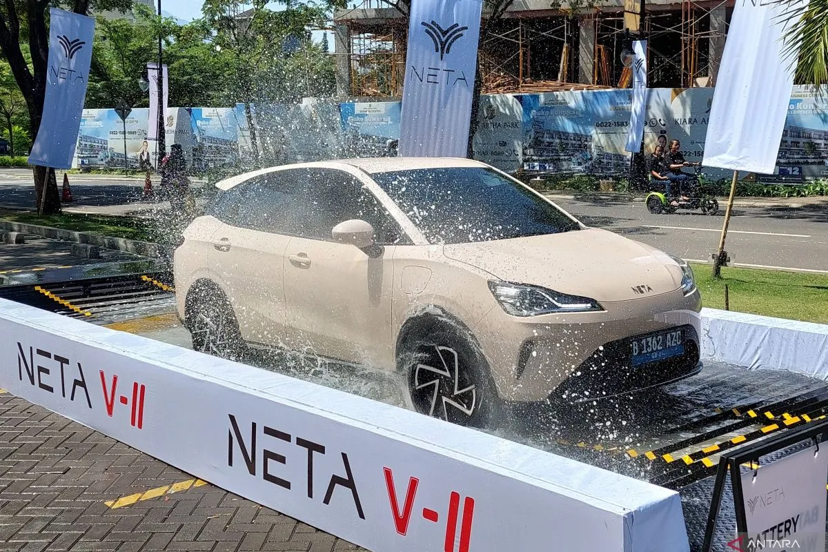 Mobil Listrik NETA V-II Terbukti Aman di Tengah Banjir