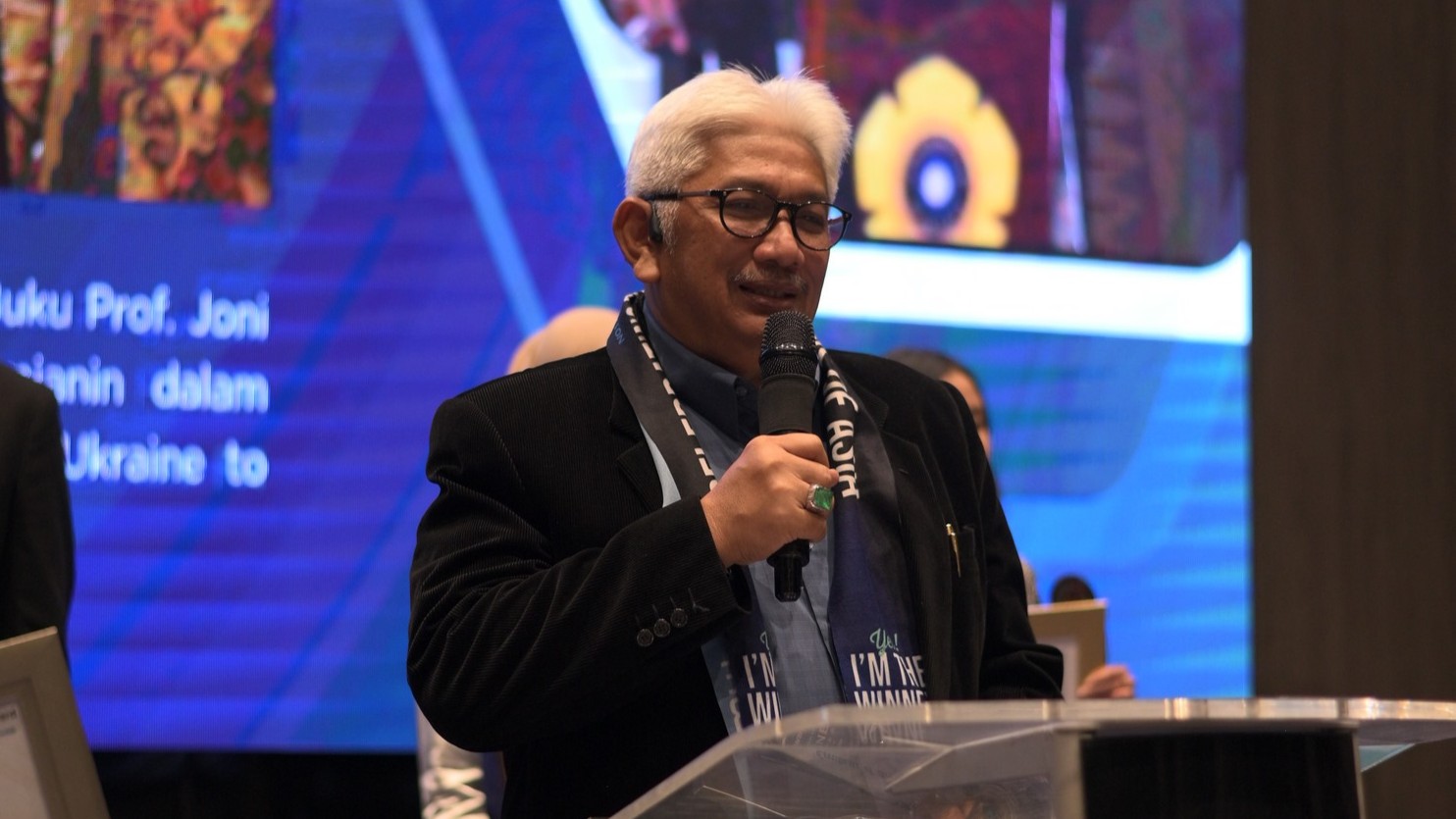 Prof. Dr. H. Joni Emirzon Terima ‘Inspiring Professional & Leadership Award 2025’, Simbol Dedikasi dan Inovasi di Dunia Hukum