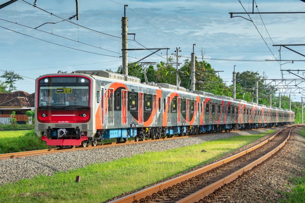 KRL Buatan Anak Bangsa Resmi Diluncurkan, Tunjukkan Kemandirian Industri Transportasi Nasional